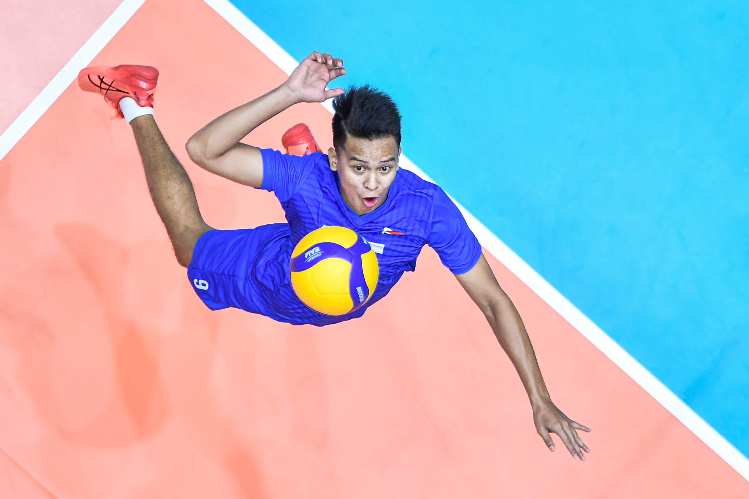 Rebisco spikers slowly getting into groove